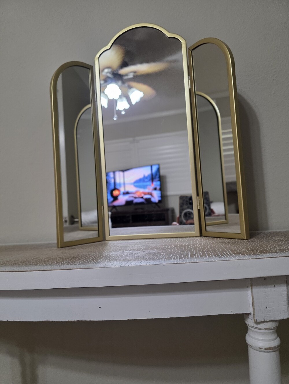 Beautiful Trifold Adjustable Vanity Mirror by Drew Barrymore, 3-Way Arched Gold